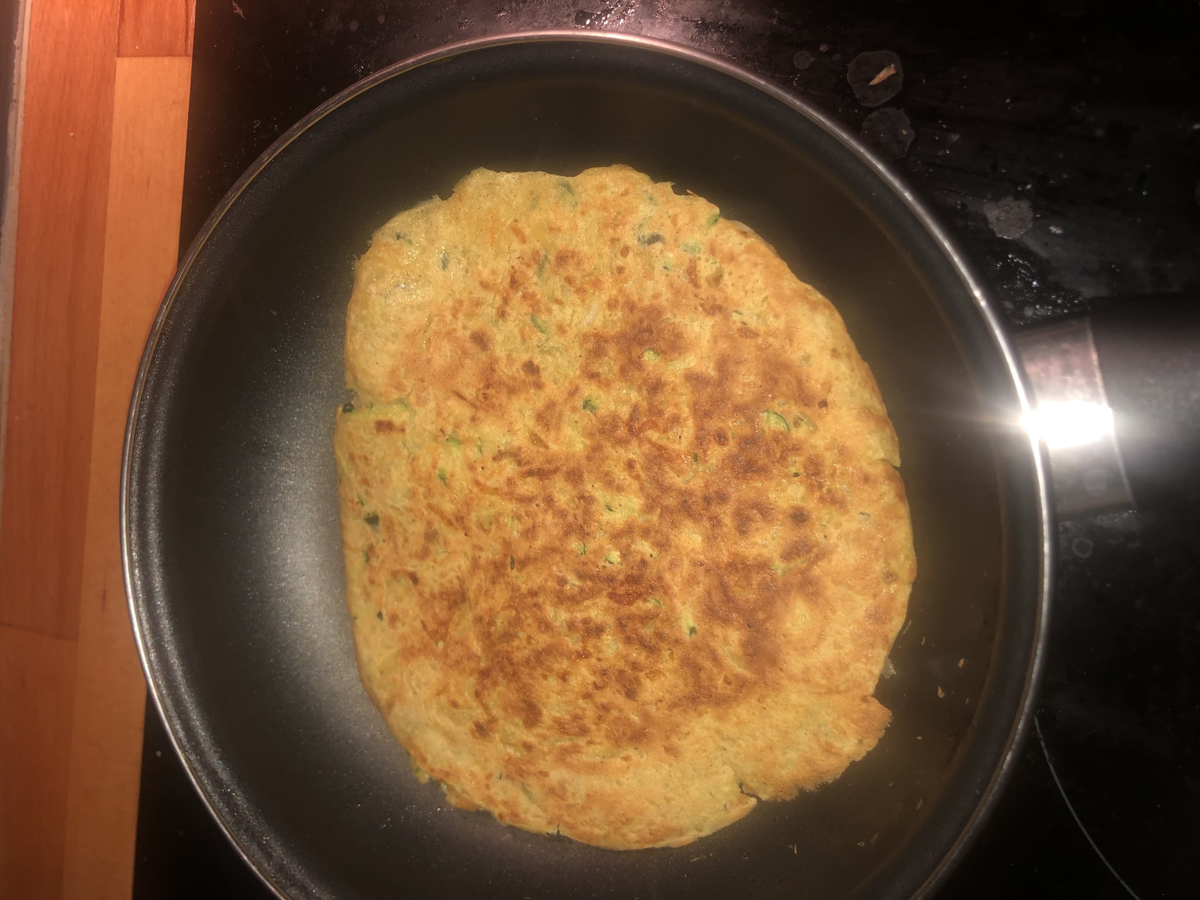 This is a recipe for a "healthy" courgette omelette.
